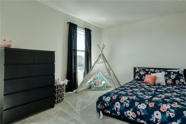 521 Bradford LN, Hutto, TX 78634