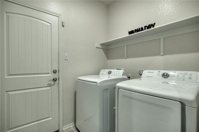 521 Bradford LN, Hutto, TX 78634