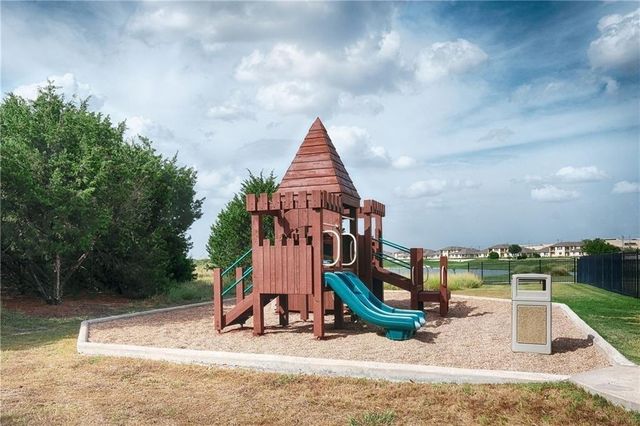 521 Bradford LN, Hutto, TX 78634