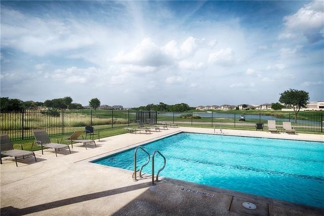521 Bradford LN, Hutto, TX 78634