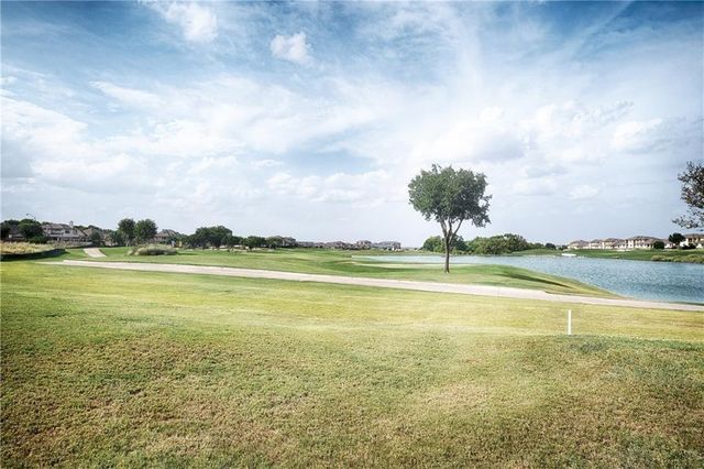 521 Bradford LN, Hutto, TX 78634