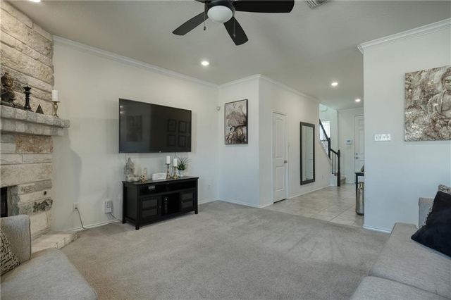 521 Bradford LN, Hutto, TX 78634