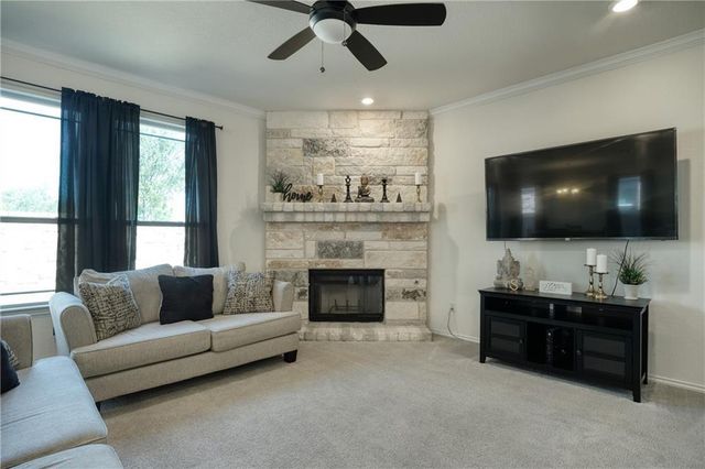 521 Bradford LN, Hutto, TX 78634