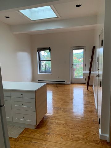 38 Williams St D, Chelsea, MA 02150