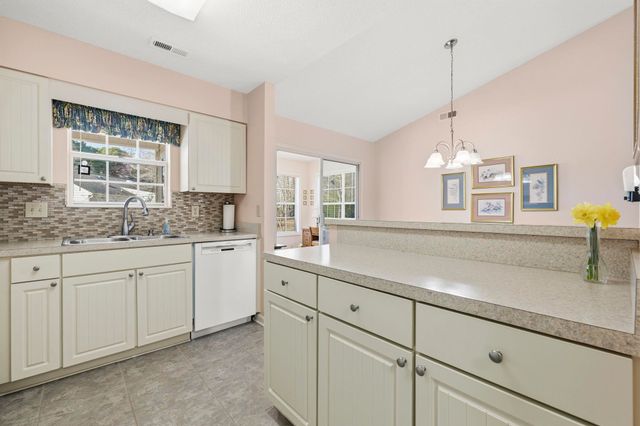 107 Purple Martin Dr., Murrells Inlet, SC 29576