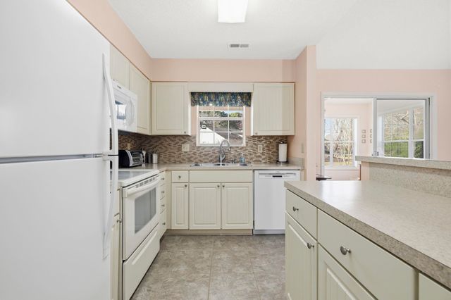 107 Purple Martin Dr., Murrells Inlet, SC 29576