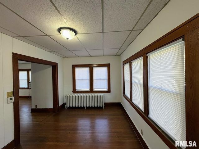 2208 W FORREST HILL Avenue, Peoria, IL 61604