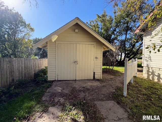 2208 W FORREST HILL Avenue, Peoria, IL 61604