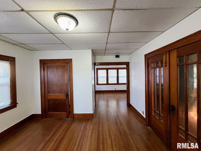 2208 W FORREST HILL Avenue, Peoria, IL 61604