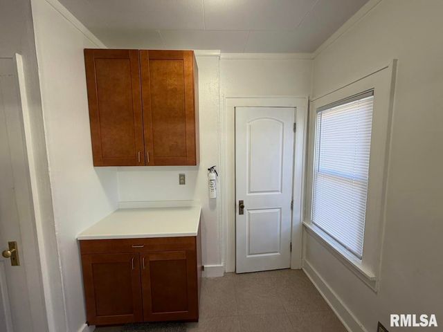 2208 W FORREST HILL Avenue, Peoria, IL 61604