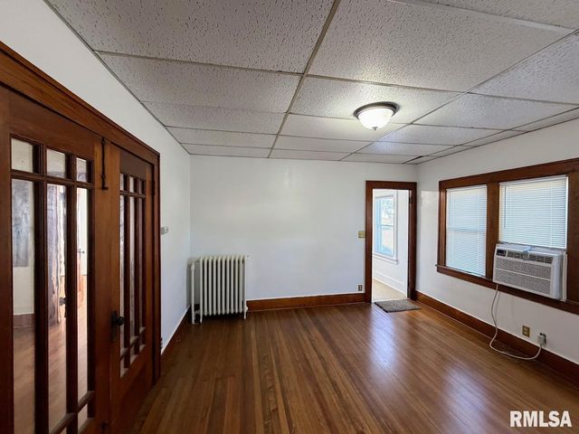2208 W FORREST HILL Avenue, Peoria, IL 61604