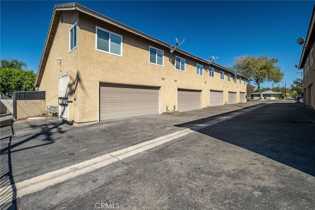 1010 S Victoria Avenue, Corona, CA 92879