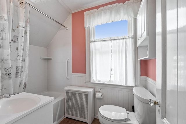 140 Lake View Ave, Lynn, MA 01904