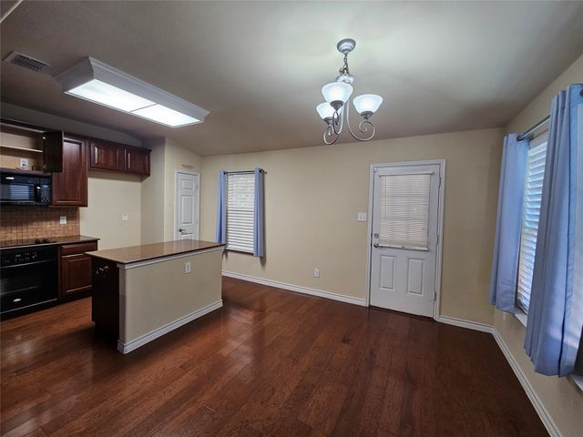 2421 Creek Villas Drive, Bedford, TX 76022