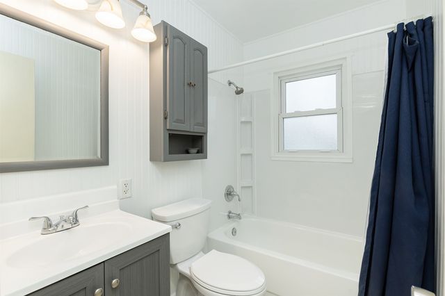 1352 Johnson Street, Des Moines, IA 50315