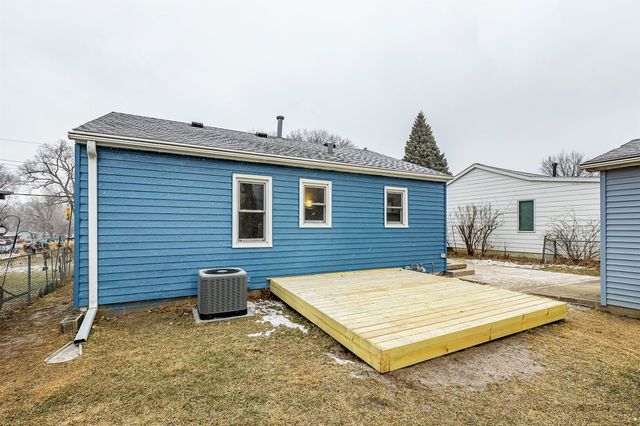 1352 Johnson Street, Des Moines, IA 50315