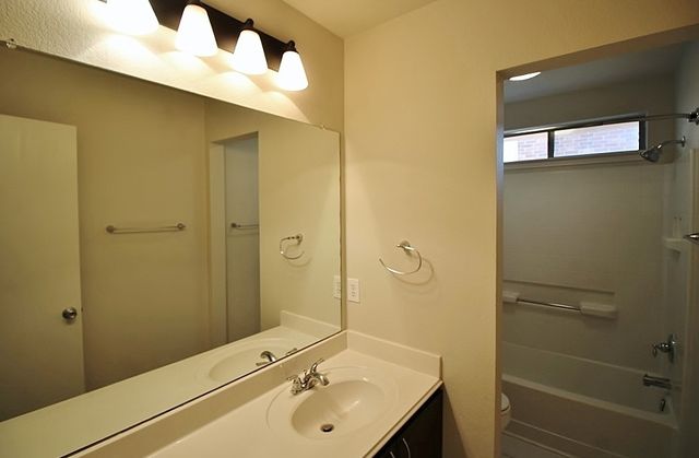 2816 Park Springs Drive, Grand Prairie, TX 75052