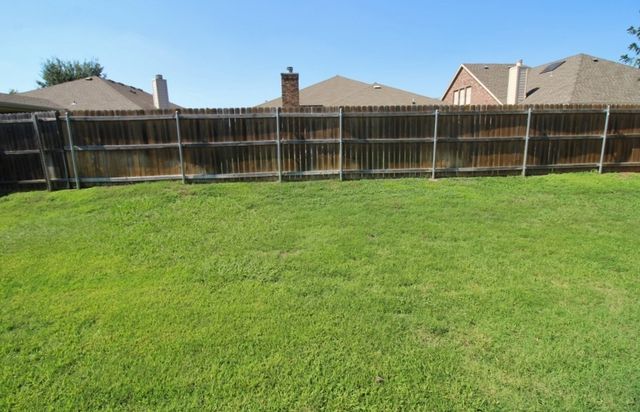 2816 Park Springs Drive, Grand Prairie, TX 75052