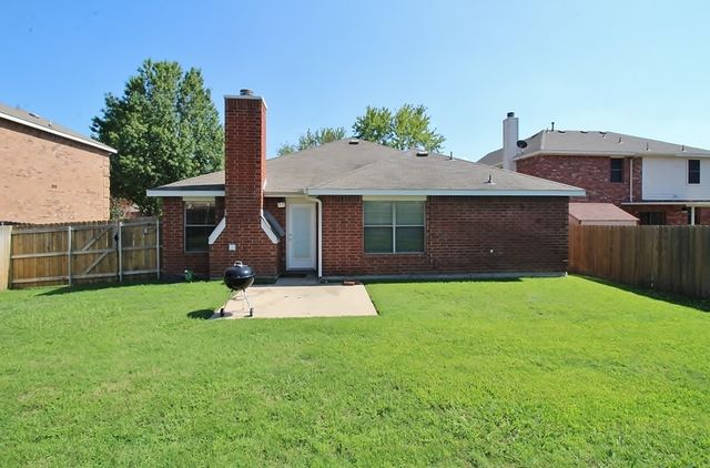 2816 Park Springs Drive, Grand Prairie, TX 75052