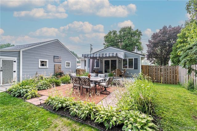 424 Sunset Drive, Hamburg, NY 14075