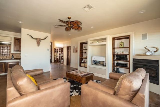 7623 Wyatt Lake Dr, Lawton, OK 73505