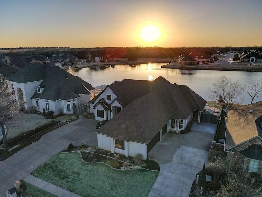 7623 Wyatt Lake Dr, Lawton, OK 73505