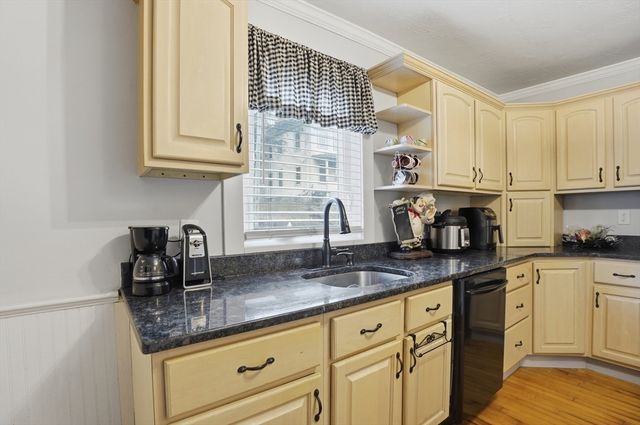 23 Dryden Street, Worcester, MA 01605