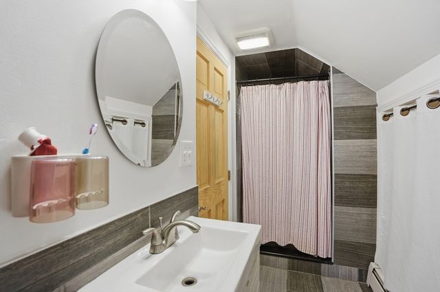 23 Dryden Street, Worcester, MA 01605