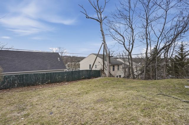 23 Dryden Street, Worcester, MA 01605