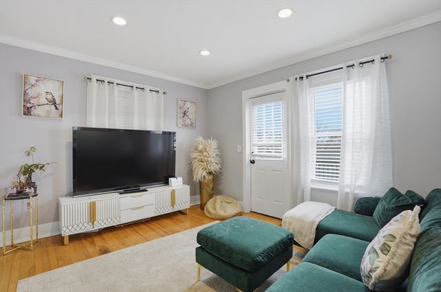 23 Dryden Street, Worcester, MA 01605