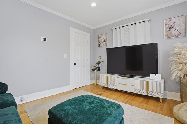 23 Dryden Street, Worcester, MA 01605