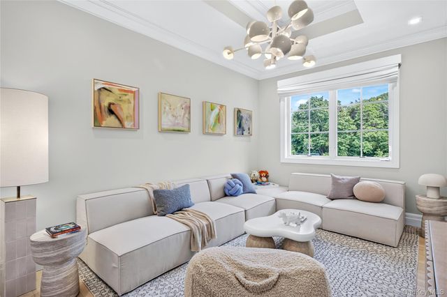 95 Spruce Street, Roslyn Harbor, NY 11576