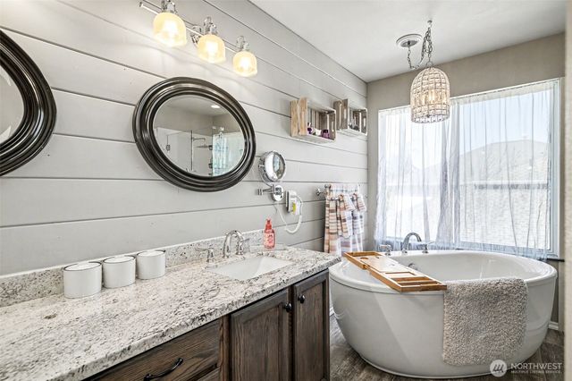 24216 129th Avenue SE, Kent, WA 98030