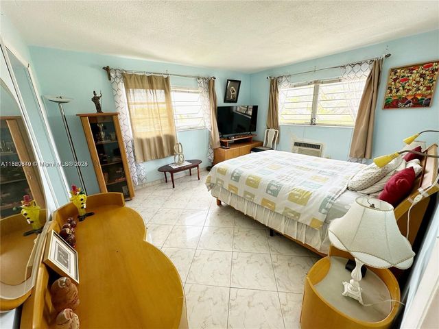 17001 NE 13th Ave 202, Miami, FL 33162