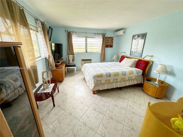 17001 NE 13th Ave 202, Miami, FL 33162