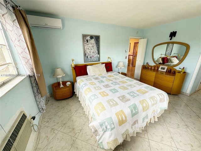 17001 NE 13th Ave 202, Miami, FL 33162