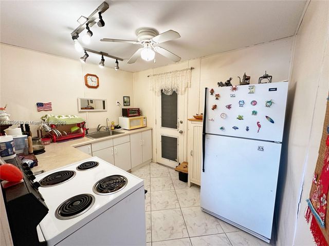 17001 NE 13th Ave 202, Miami, FL 33162