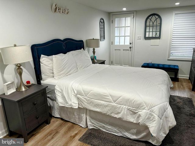 1529 N BOND ST, Baltimore, MD 21213