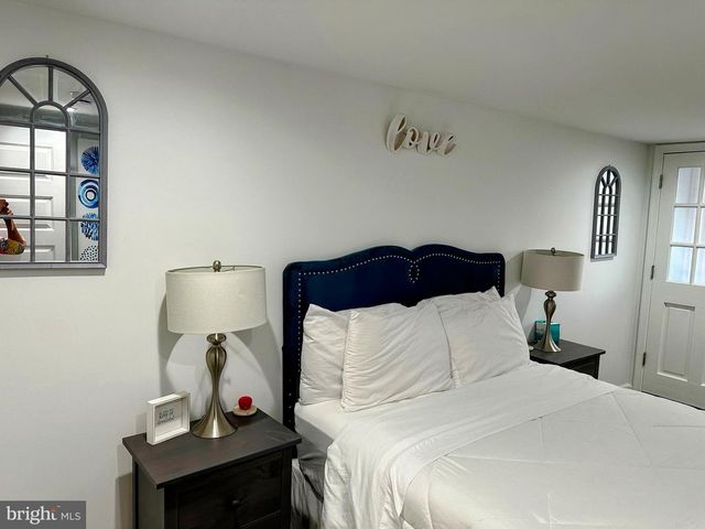 1529 N BOND ST, Baltimore, MD 21213