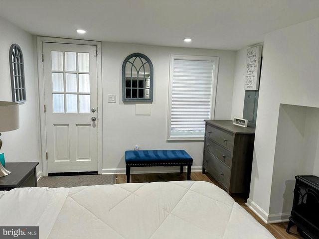 1529 N BOND ST, Baltimore, MD 21213