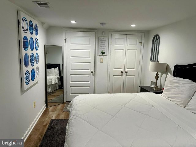 1529 N BOND ST, Baltimore, MD 21213