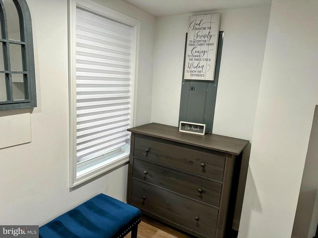 1529 N BOND ST, Baltimore, MD 21213