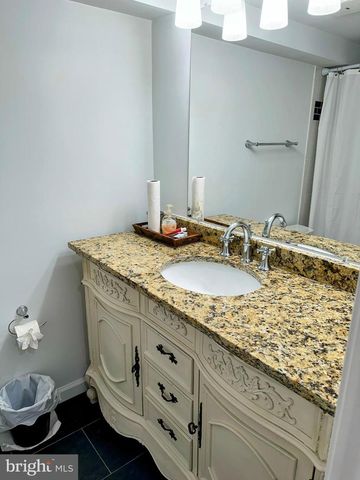 1529 N BOND ST, Baltimore, MD 21213