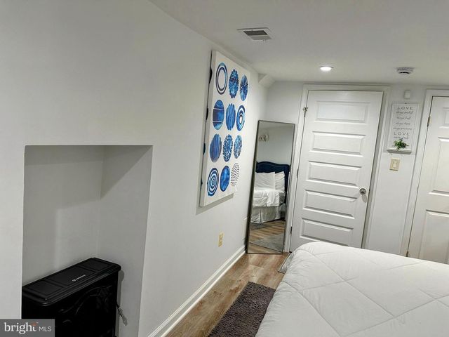 1529 N BOND ST, Baltimore, MD 21213