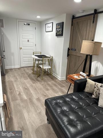 1529 N BOND ST, Baltimore, MD 21213