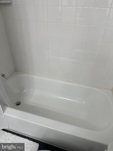 1529 N BOND ST, Baltimore, MD 21213