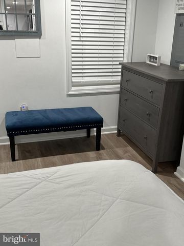1529 N BOND ST, Baltimore, MD 21213