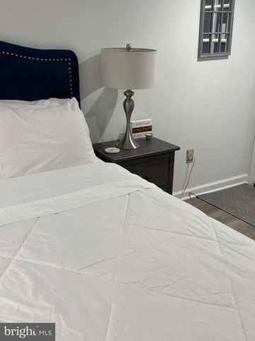1529 N BOND ST, Baltimore, MD 21213