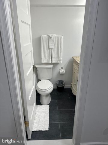 1529 N BOND ST, Baltimore, MD 21213