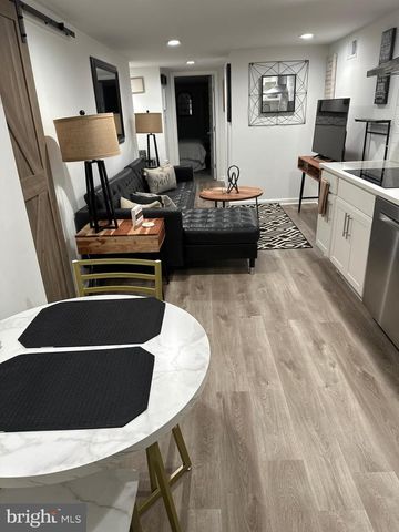 1529 N BOND ST, Baltimore, MD 21213